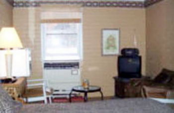 Hooten Inn - Old Photo (newer photo)